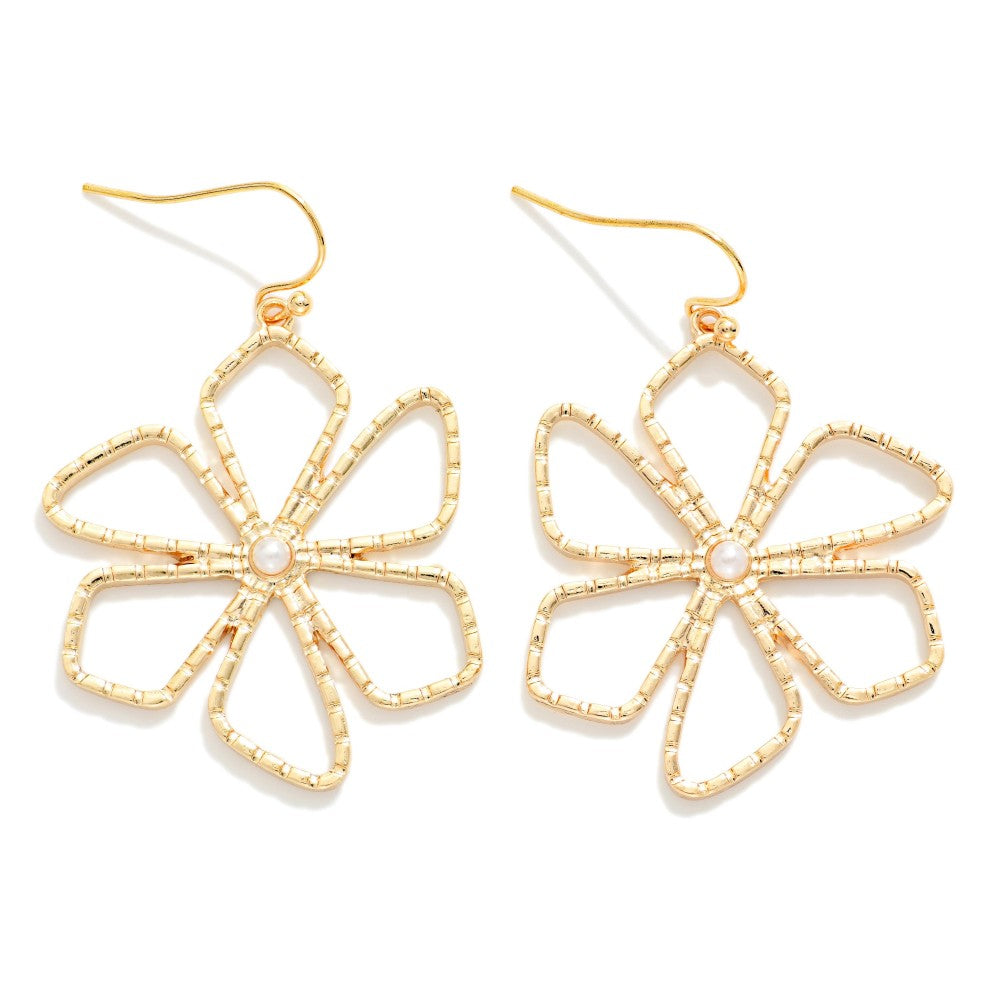 Gold Ribbed Flowers Earrings