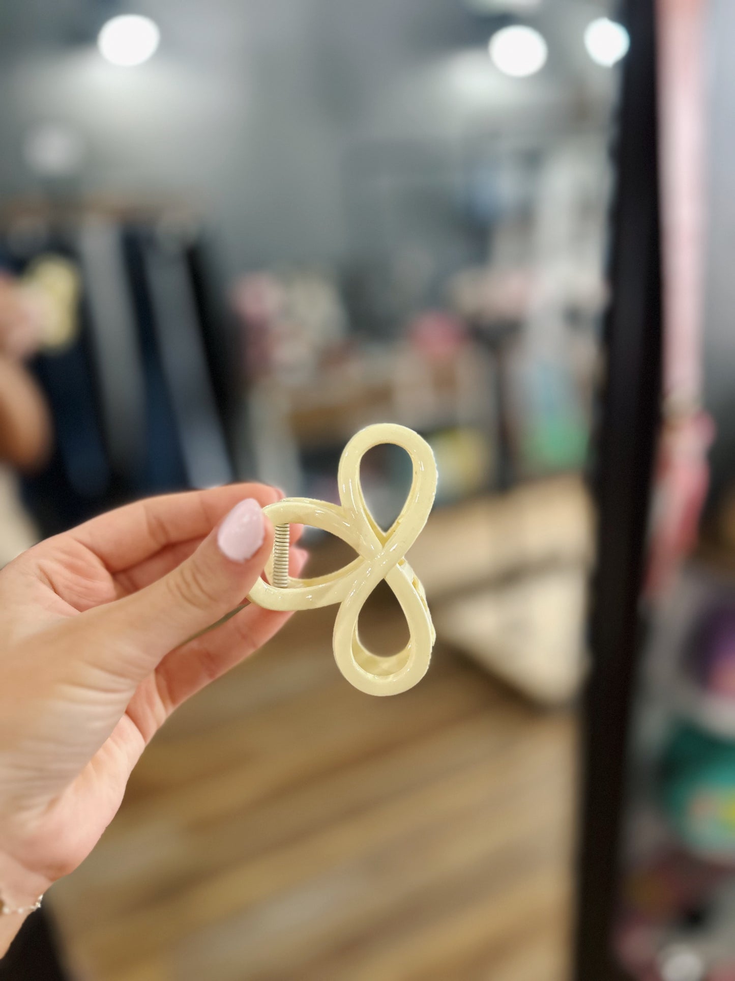 Bow Shape Claw Clip