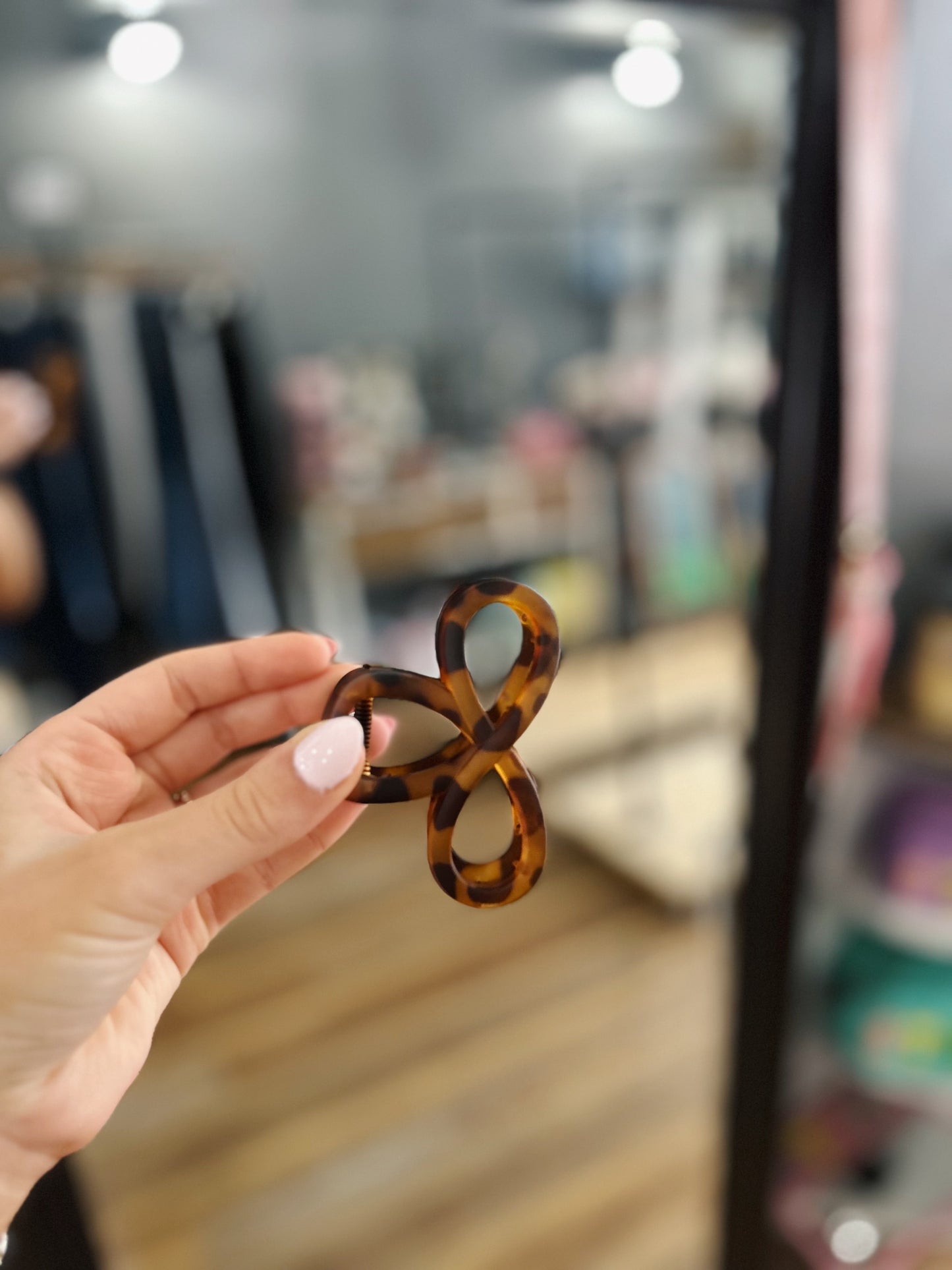 Bow Shape Claw Clip