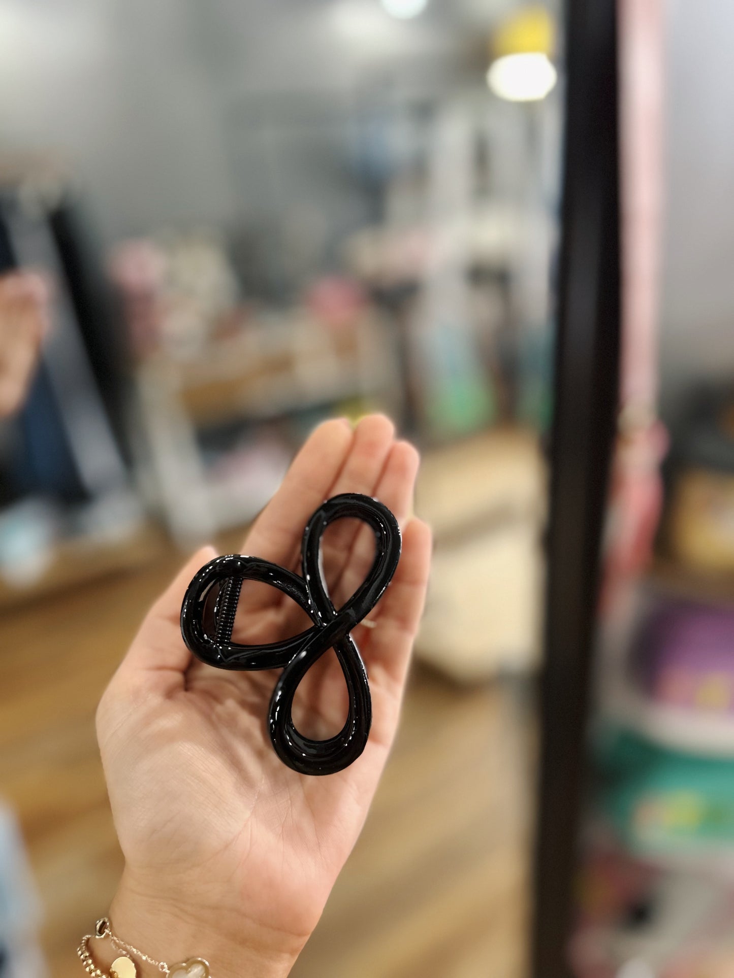 Bow Shape Claw Clip