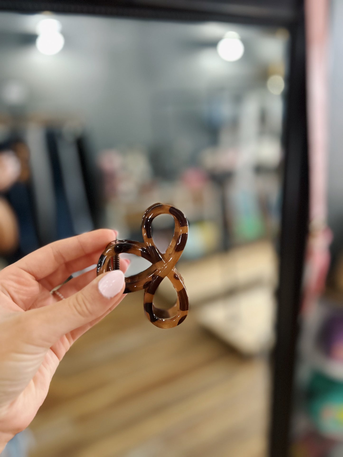 Bow Shape Claw Clip
