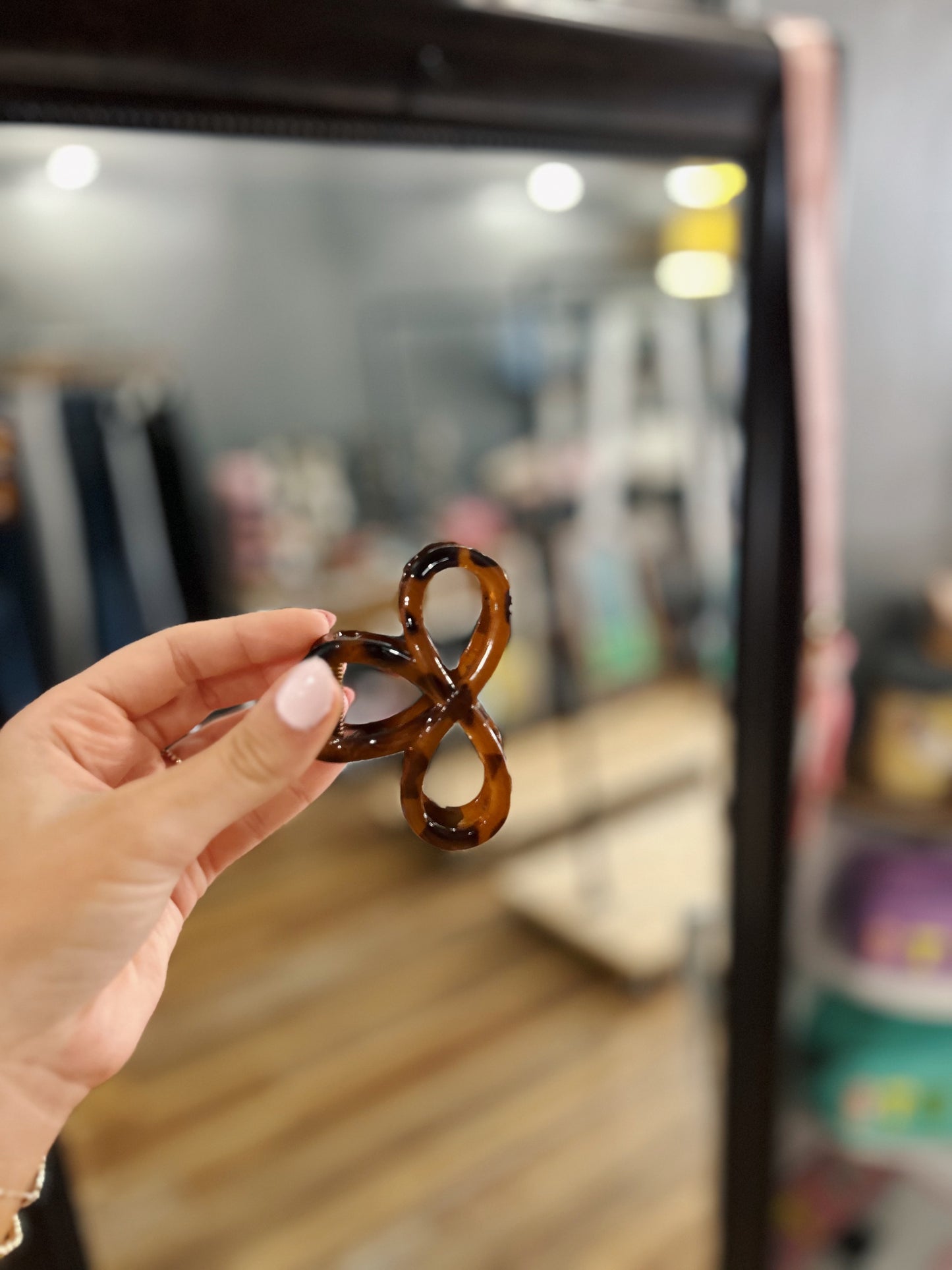 Bow Shape Claw Clip