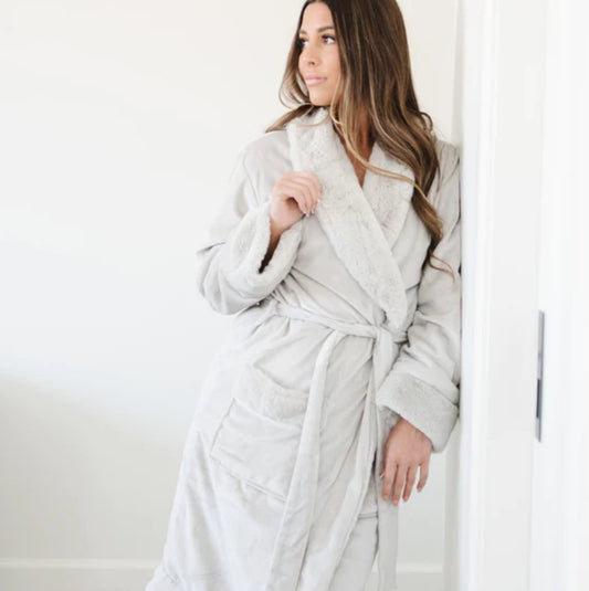 Grand Faux Fur Robes